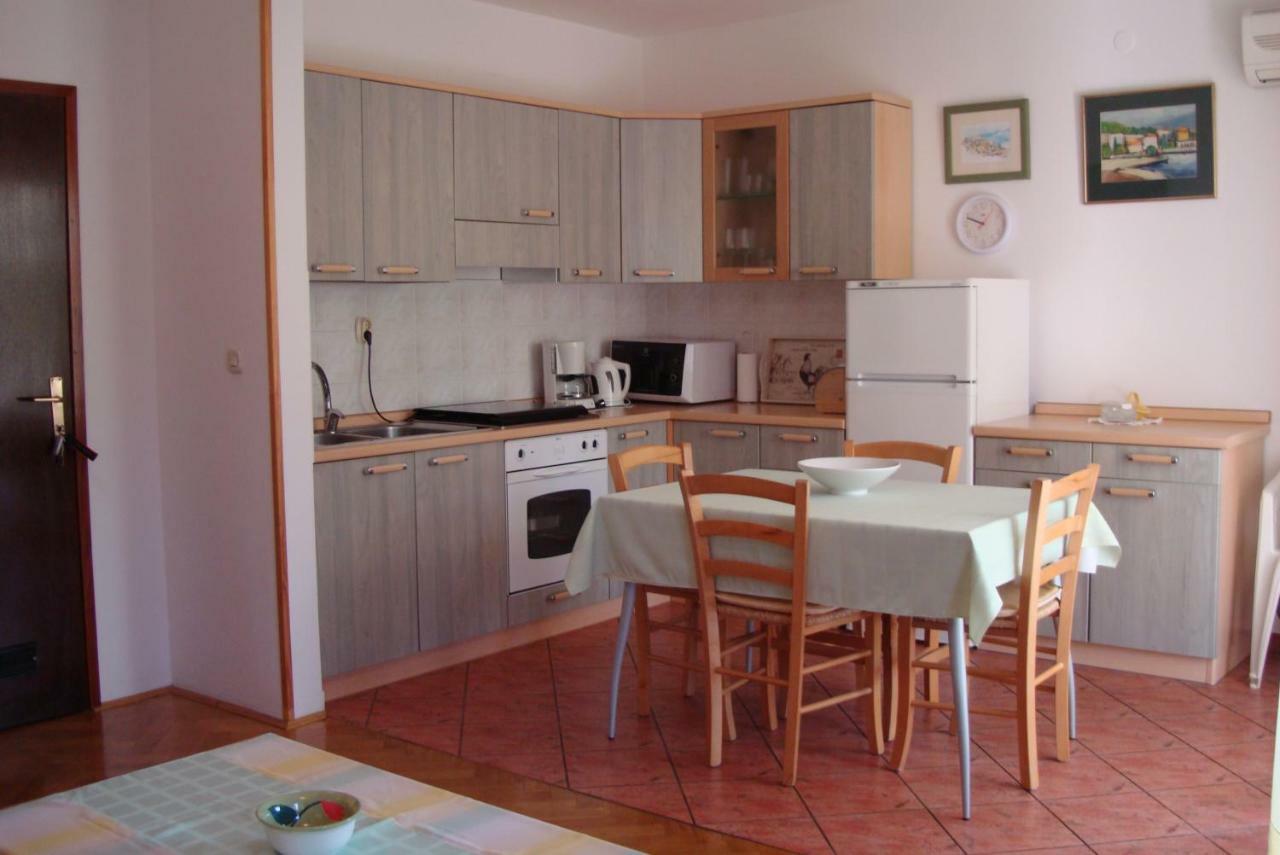 Apartment Branko With Free Parking Ičići Esterno foto