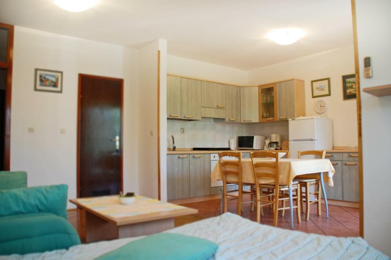 Apartment Branko With Free Parking Ičići Esterno foto