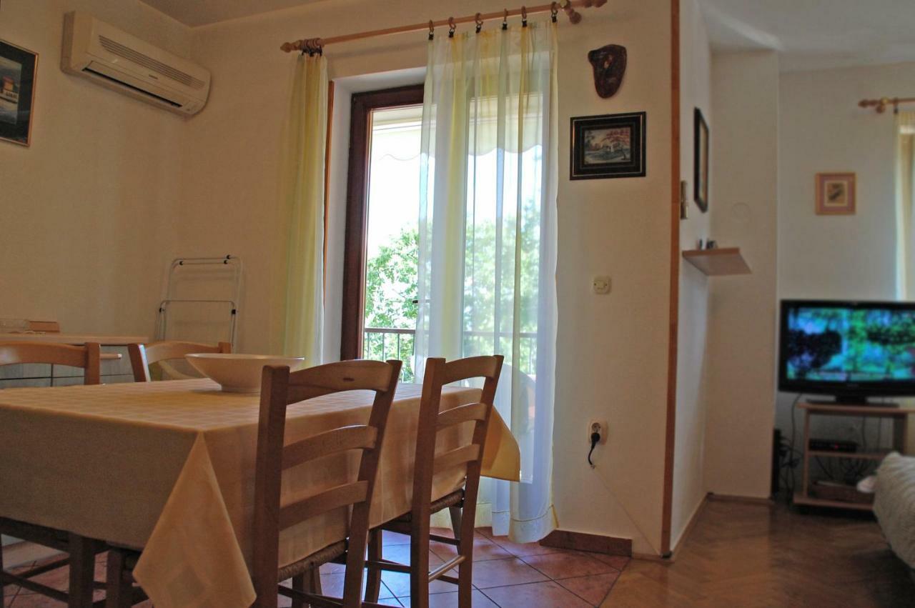 Apartment Branko With Free Parking Ičići Esterno foto